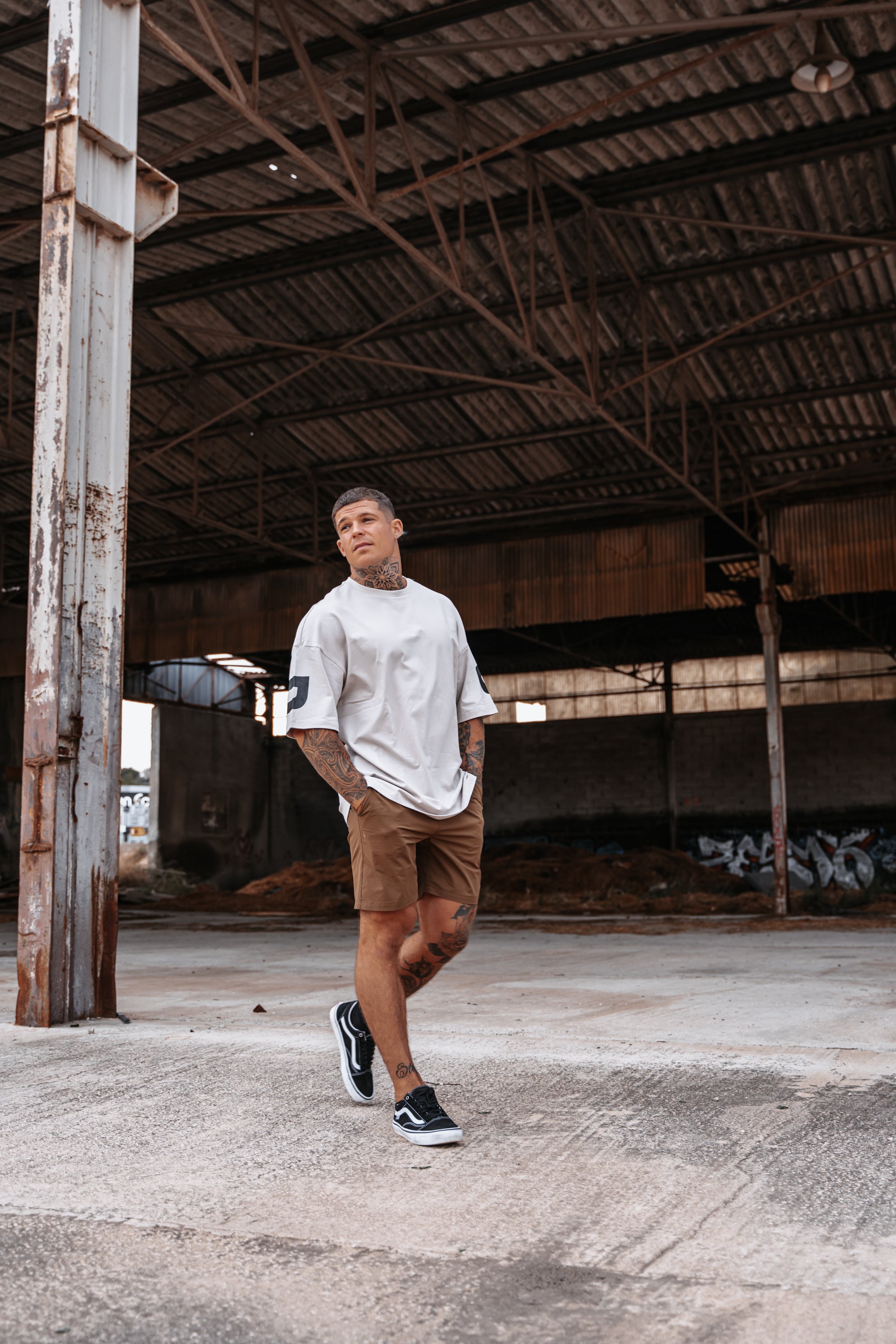 t-shirt oversize beige et noir