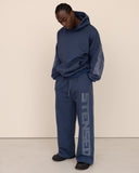 Men oversized blue pantalon side view