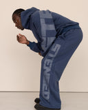 Men oversized blue hoodie mouvement view