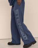 Men oversized blue pantalon side view
