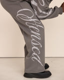 Men oversized gris pantalon side view