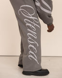 Men oversized gris pantalon side view