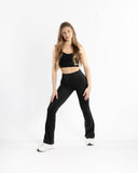Women black flare legging mouvement view 