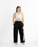 women oversized black pantalon front view