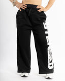 women oversized black pantalon front view
