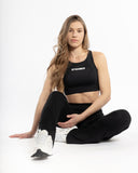 Women black sport bra mouvement view